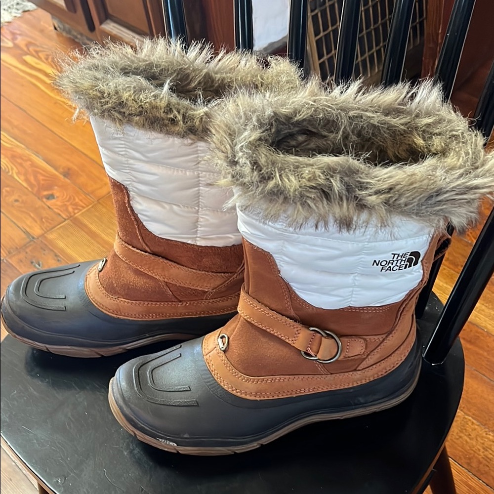 The North Face Tan and White Winter Boots - Picture 10 of 11